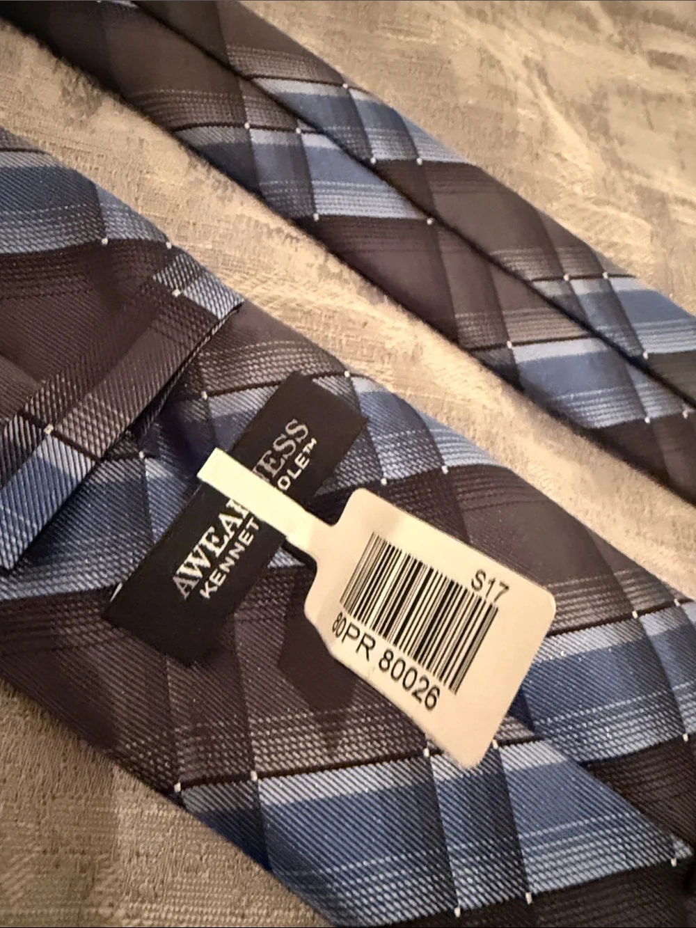 Kenneth Cole stylish plaid